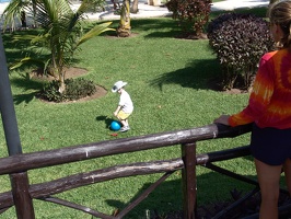 Julie and Nicolas playing ball